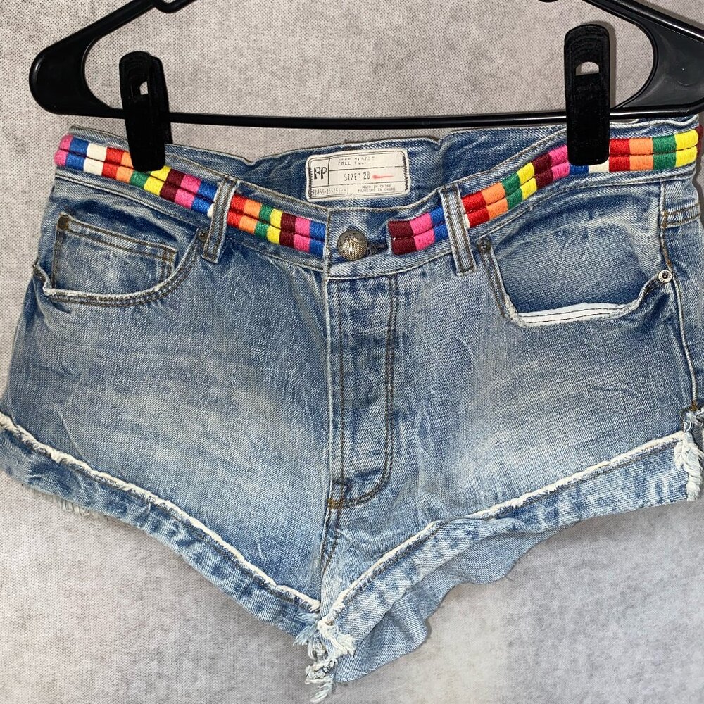 FREE PEOPLE Shorts Denim Jean Mountain Free Embroidered Cutoffs Size 28